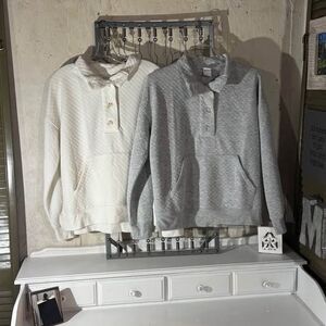 2→Sweatshirts in Gray and White